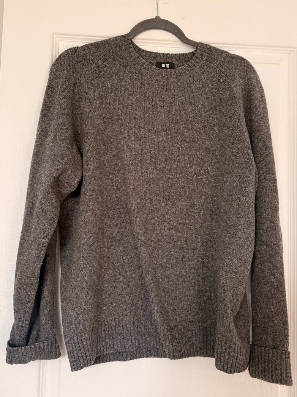 100% Wool Uniqlo Men’s Crewneck Sweater in Charcoal - Picture 4 of 4